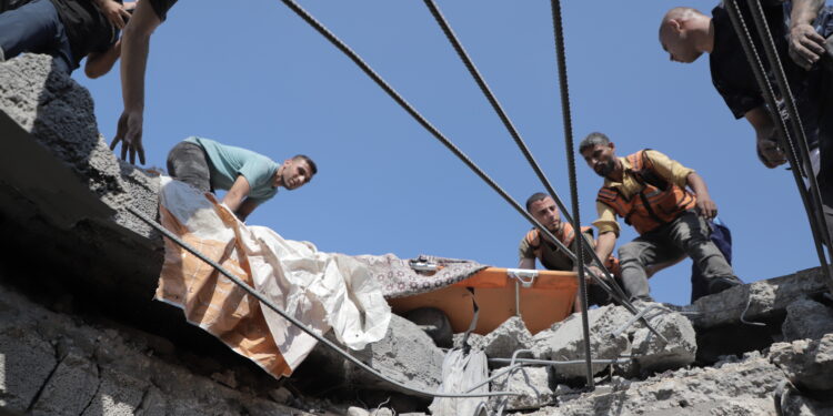 Ataques israelíes en Gaza aumentan cifra de muertos a 41,020