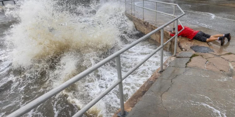 Huracán Helene deja millares de afectados en Florida y Georgia