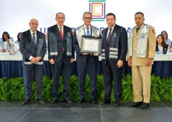 UNICARIBE celebra graduación y anuncia programa becas "Gral. Carlos Luciano Díaz Morfa"