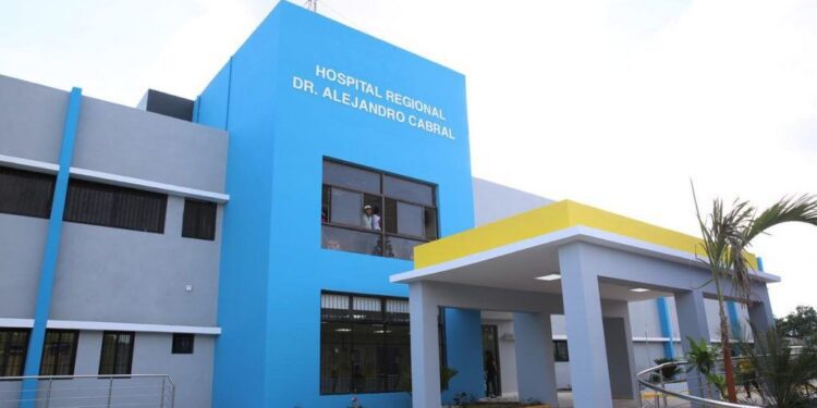 Hospitales públicos atienden a 41 personas tras accidente en Azua