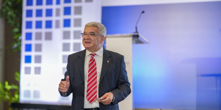 Juan Tomás Frutos aboga por ética periodística en RD