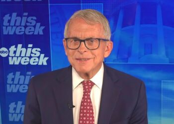 Gobernador Ohio defiende a haitianos ante críticas republicanas