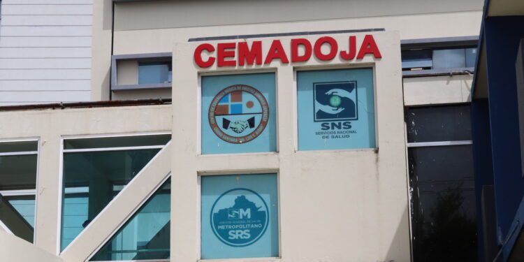 CEMADOJA entrega incentivos al personal de salud en Santo Domingo