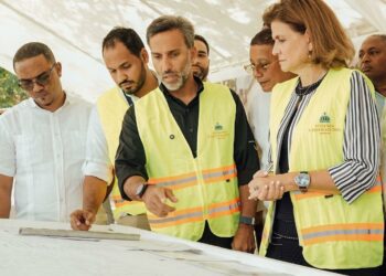 Vicepresidenta y MIVED supervisan avances en construcción de la UASD-Santiago Rodríguez