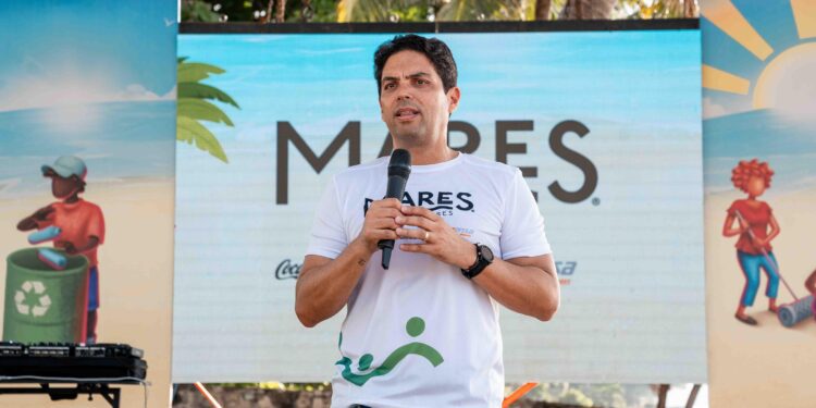 Más de 30 instituciones promueven el reciclaje en limpieza de playa Güibia