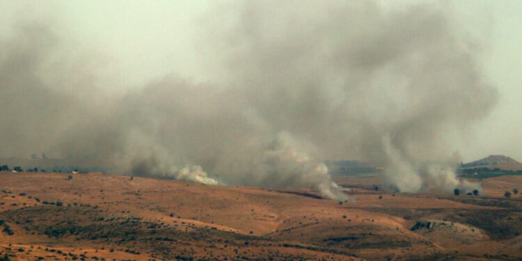 Hezbolá lanza decenas de misiles contra base militar en Israel