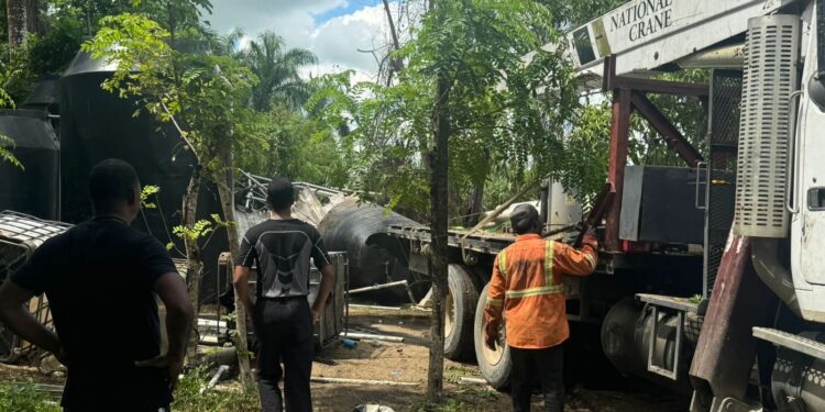 Desmantelan fábrica clandestina con 61,317 litros de alcohol en San Pedro