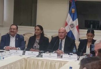 Reforma constitucional avanza pese a oposición unificada