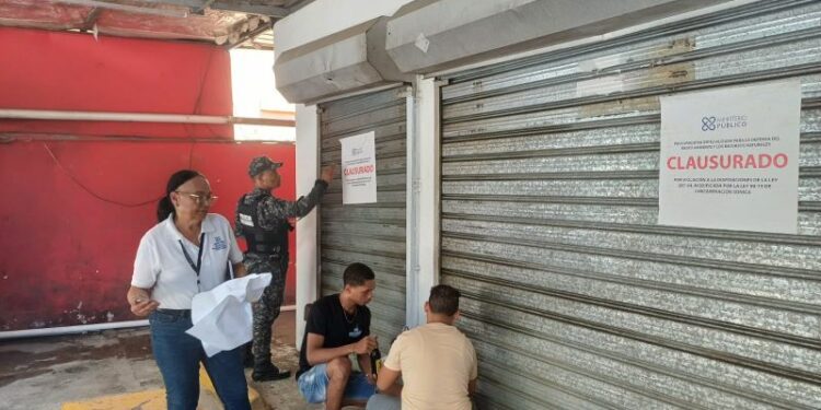 Cierran negocio por contaminación sónica en Los Alcarrizos