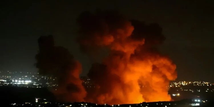 Israel intensifica bombardeos sobre Líbano dejando 50 muertos y 300 heridos