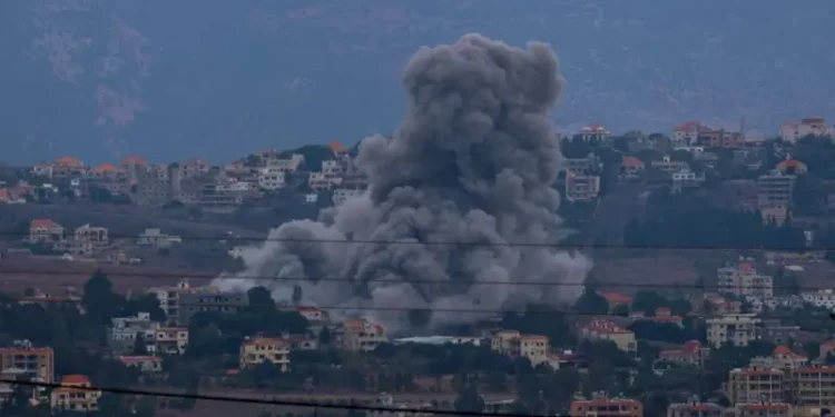 Israel intensifica bombardeos sobre Líbano dejando 50 muertos y 300 heridos