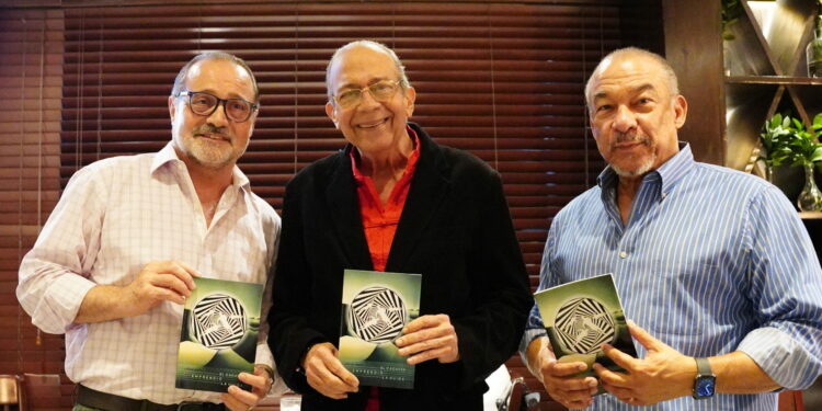 Johnny García estrena segundo libro sobre su trayectoria radial