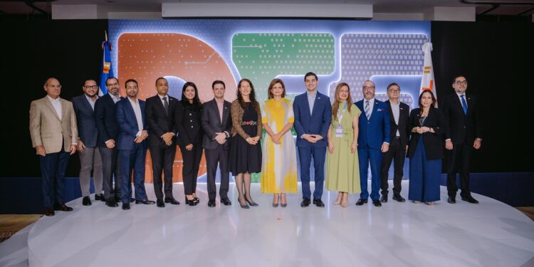 ADOFINTECH impulsa inclusión financiera con nueva estrategia fintech