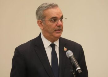 Abinader: RD busca convertir escuelas en centros de desarrollo