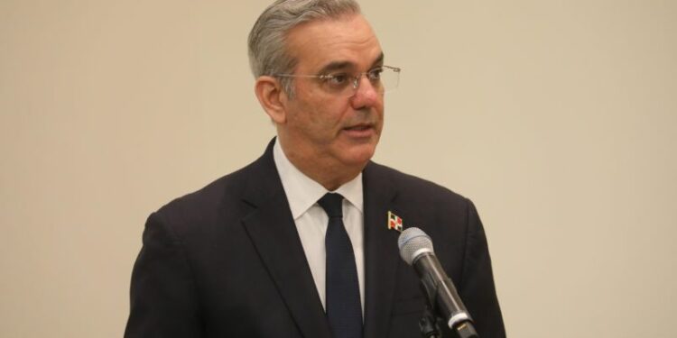 Abinader: RD busca convertir escuelas en centros de desarrollo