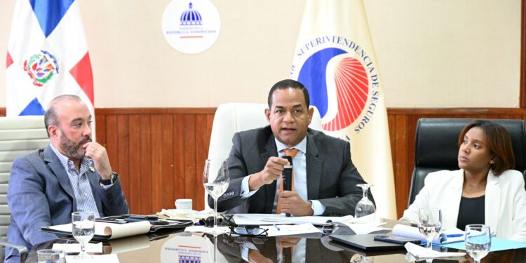 Superintendencia de Seguros y Adocose trabajarán para acelerar reformas