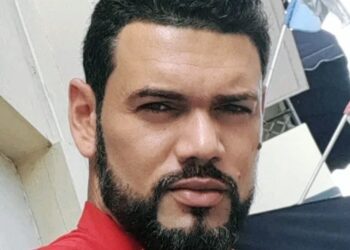 Superman Dominicano conquista redes y escenarios con su carisma