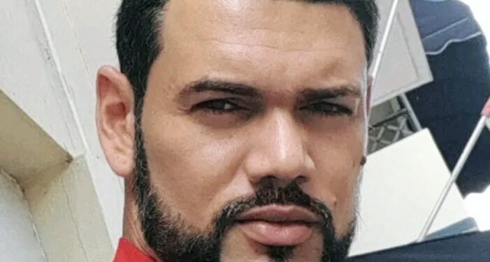 Superman Dominicano conquista redes y escenarios con su carisma