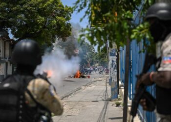 Ataques a Cuartel del Ejército y piratería en puertos agravan la crisis en Haití