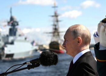 Rusia exhibe fuerza militar con masiva movilización de tropas y buques