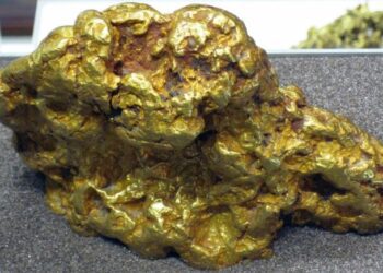 Las grandes pepitas de oro se formaron con electricidad de terremotos