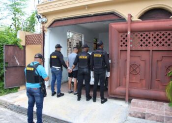 PN ocupa 204 paquetes de presunta cocaína en allanamiento en SDE