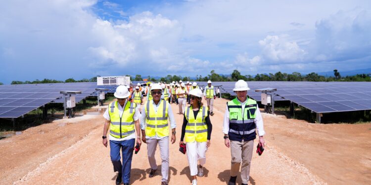 Ministro Joel Santos resalta confianza de inversionistas en sector eléctrico