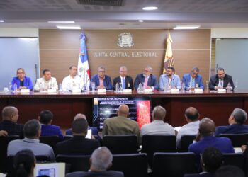 JCE-IESPEC gradúa a 252 miembros de partidos políticos