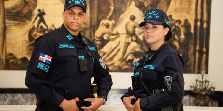 Abinader presenta nueva imagen de la Policial Nacional