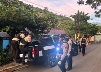 Más de cinco mil gramos de cocaína confiscados en Gascue; sospechosos huyen