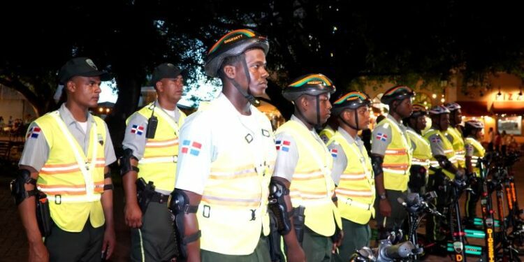 DIGESETT lanza agentes en patinetas para controlar el tránsito