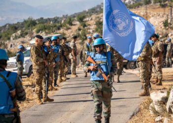 Fuerza de la ONU desafía a Israel y mantiene posiciones en zona de guerra