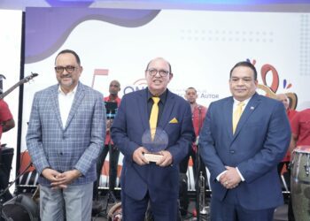 Chucky Acosta agradecido que a 50 años jóvenes disfruten música del Conjunto Quisqueya