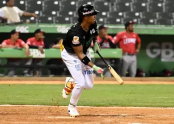 Estrellas brillan y rompen la racha invicta del Escogido