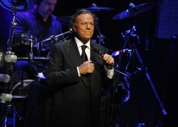 Julio Iglesias desmiente que se vaya a retirar
