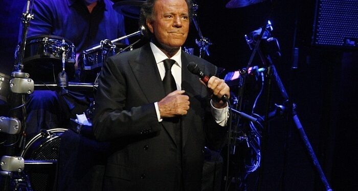 Julio Iglesias desmiente que se vaya a retirar