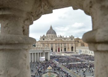 El Papa frena la ordenación femenina: "la cuestión no está madura"