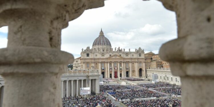 El Papa frena la ordenación femenina: "la cuestión no está madura"