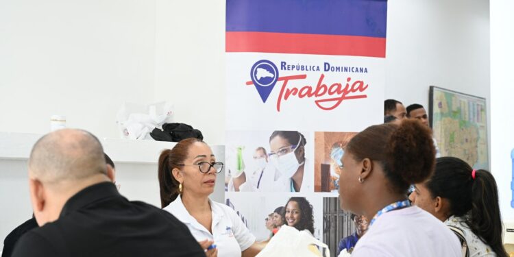 Ferias de empleo ofrecen más de mil plazas en Santiago y Distrito Nacional