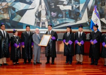 Suprema rinde homenaje a Wenceslao Vega en juramentación de abogados