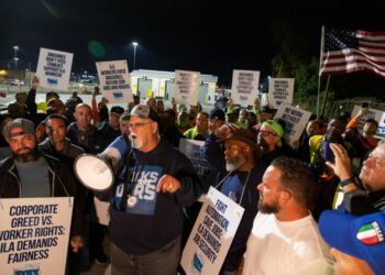 Huelga de estibadores paraliza puertos en Estados Unidos