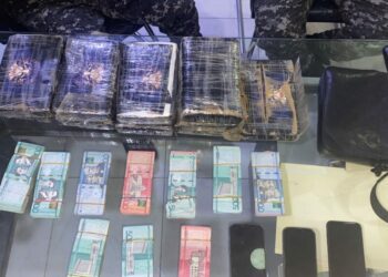 Policía incauta 10 paquetes de cocaína y dinero en operativo