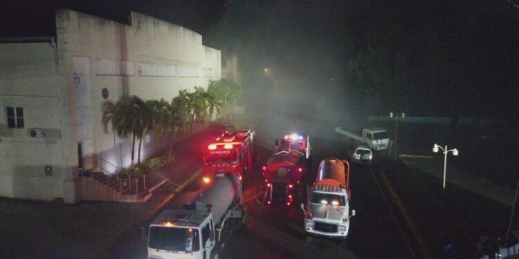 Incendio en fábrica de Pontezuela Arriba en Santiago