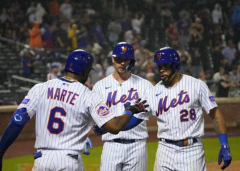 Mets sorprenden a Filis con remontada en octava entrada