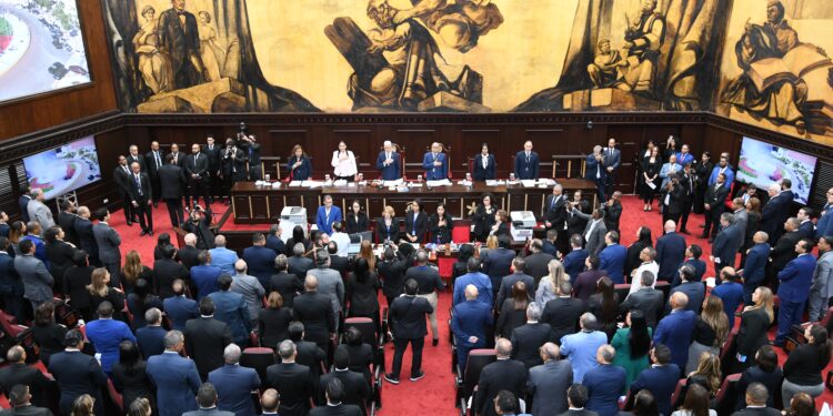 Asambleístas aprueban la modificación de varios artículos de la Constitución