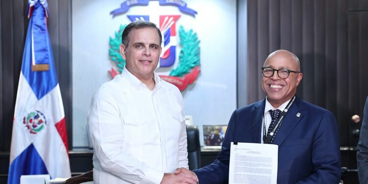 Jochi Vicente deposita Ley Fiscal ante el Congreso