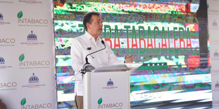 Ministro Bisonó resalta crecimiento y diversificación del tabaco dominicano