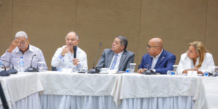 Diputados escuchan los planteamientos de  organizaciones en torno a la Modernización Fiscal