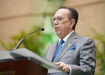 Héctor Valdez Albizu destaca logros y desafíos del Banco Central