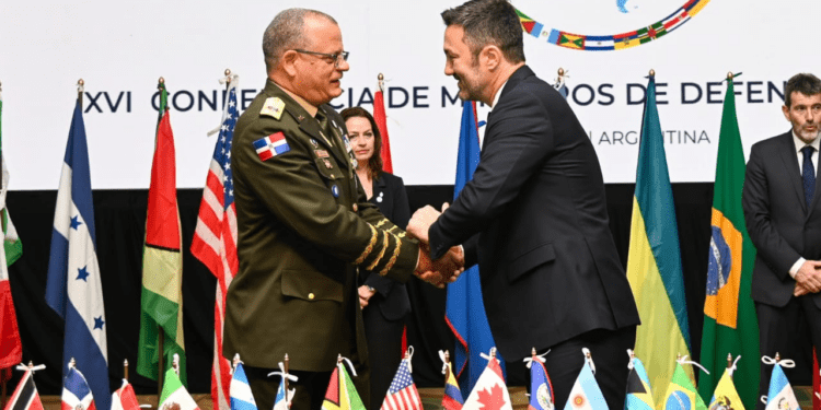 Carlos A. Fernández Onofre destaca en Conferencia de Defensa Americana